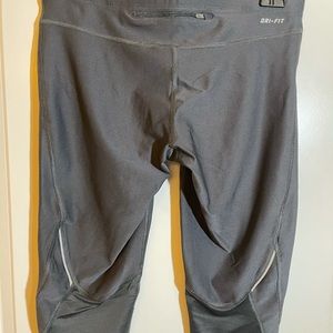 Nike Capri (bike?) pants Sz Medium